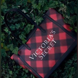 Victoria’s Secret tartan plaid tote overnight bag tag‎ attached